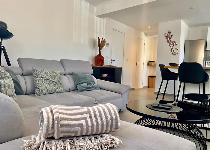 Provence Deux & Jardin شقة